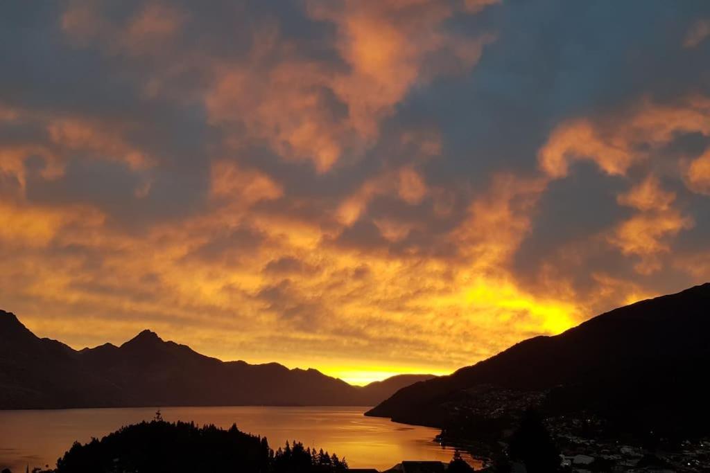 Awesome Studio - Amazing Mountain & Lake Views ควีนส์ทาวน์ ภายนอก รูปภาพ